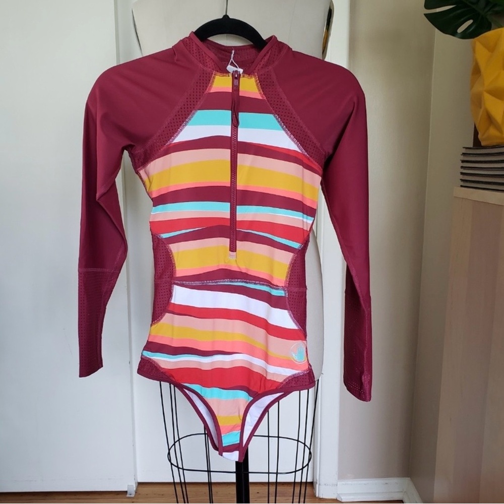 Body Glove long sleeve swimsuit size large